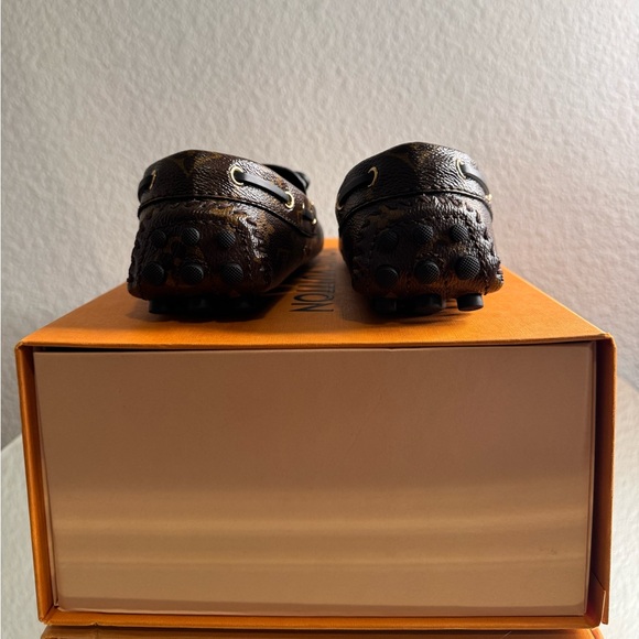 Louis Vuitton Flats - Picture 4 of 5